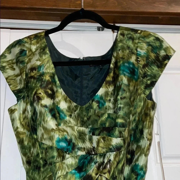 Green Sheath Dress with V-Neck Cap Sleeves for Work - Picture 2 of 8